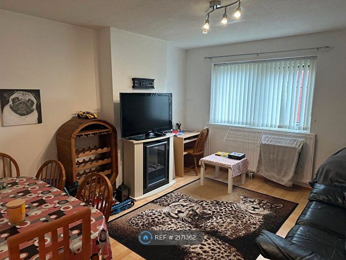 2 Bedroom Flat To Rent In Andrewes Close, Leicester, LE3