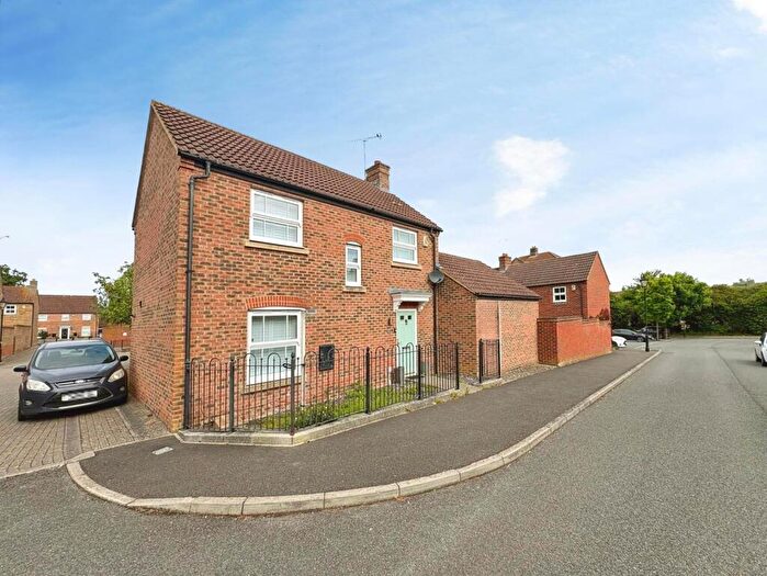 3 Bedroom Detached House For Sale In Cavendish Way, Aylesbury, Buckinghamshire, HP19