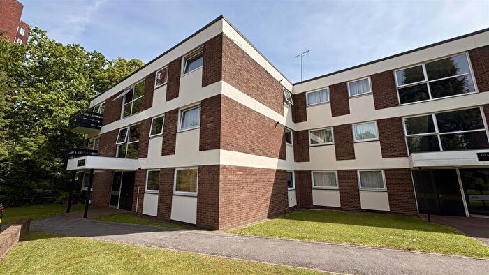2 Bedroom Flat For Sale In James Court, Moseley, B13