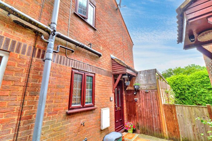 1 Bedroom End Of Terrace House For Sale In Johnson Road, High Wycombe, HP14
