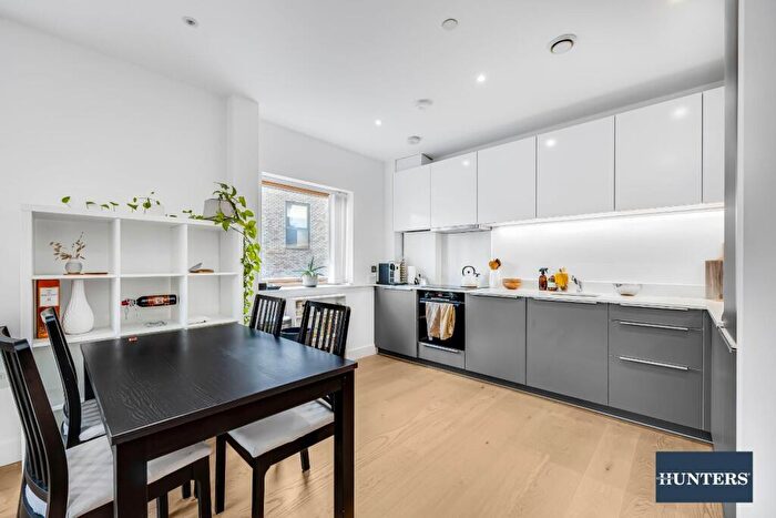 2 Bedroom Apartment To Rent In Kingsland Road, Shoreditch, E2