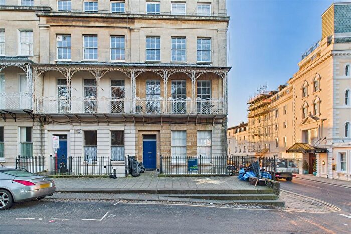 2 Bedroom Flat For Sale In Caledonia Place, Clifton, BS8