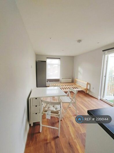 Studio To Rent In Cunningham Road, London, N15