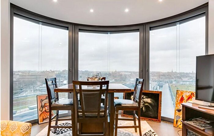 2 Bedroom Flat To Rent In Chronicle Tower, B City Road, London, EC1V