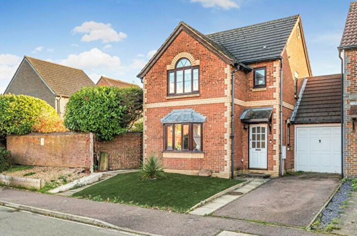 3 Bedroom Link Detached House For Sale In Bishops Road, Bedford, MK41