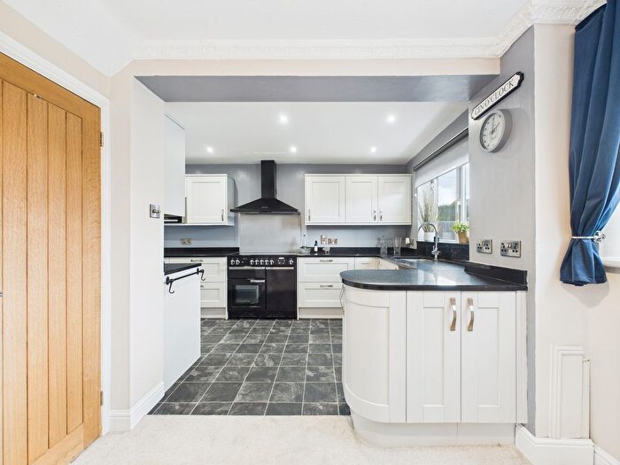 4 Bedroom Detached House For Sale In Glendon Close, Market Drayton, Shropshire, TF9