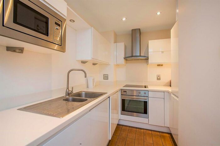 2 Bedroom Flat To Rent In Albert Embankment, Vauxhall, London, SE1