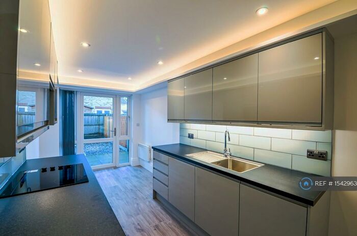 2 Bedroom Flat To Rent In Lordship Lane, London, SE22