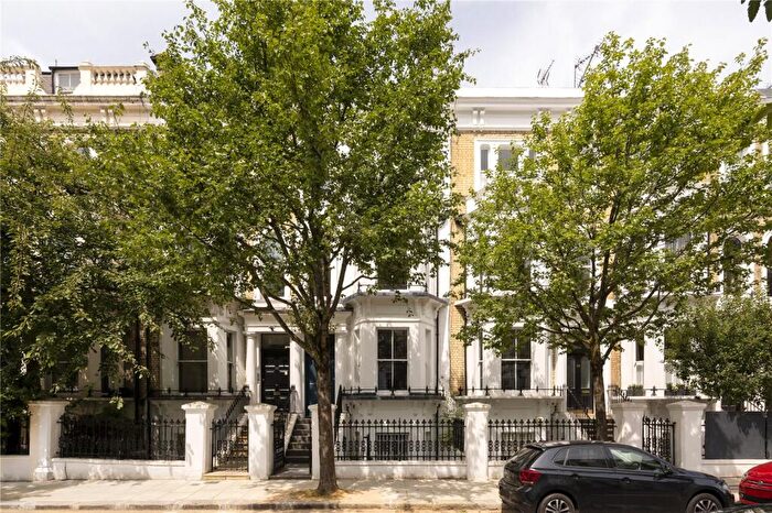 2 Bedroom Apartment To Rent In Redcliffe Street, Chelsea, SW10