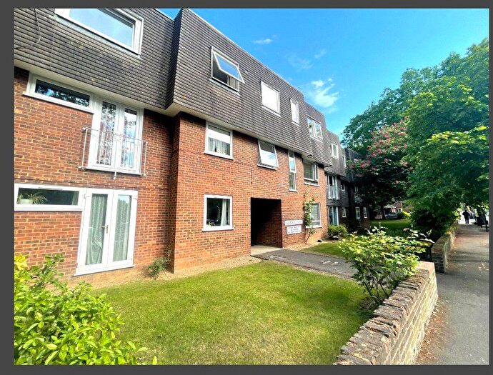 2 Bedroom Property To Rent In Lawrence Court, Alma Road, Windsor, SL4