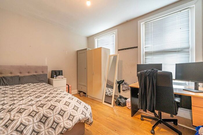 6 Bedroom Terraced House To Rent In Leyton, Leyton, London, E10