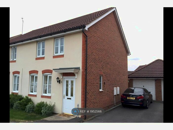 3 Bedroom Semi-Detached House To Rent In Pippin Grove, Reading, RG2