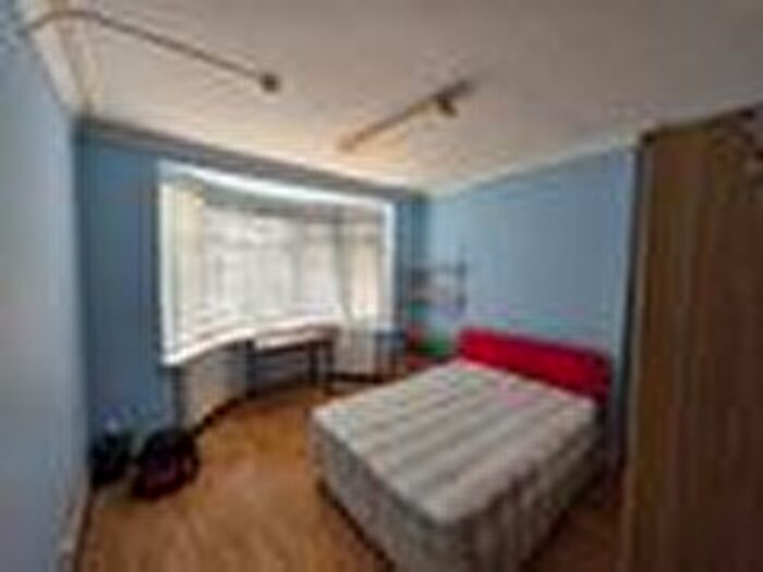 1 Bedroom Semi Detached House To Rent In Ilford, IG6