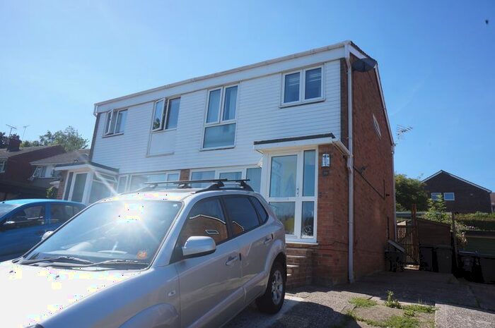 3 Bedroom Semi-Detached House To Rent In Lime Avenue, Alton, GU34