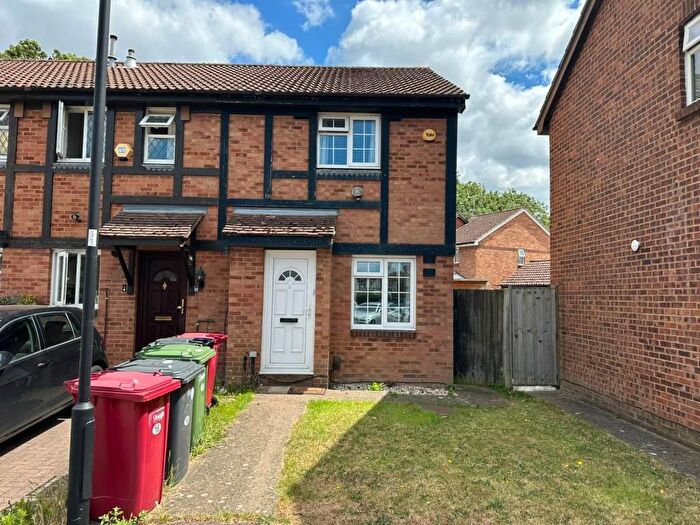 2 Bedroom End Of Terrace House To Rent In Slough, Berkshire, SL1