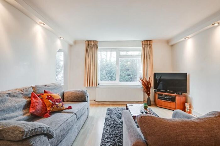 1 Bedroom Flat To Rent In Colney Hatch Lane, Muswell Hill, N10