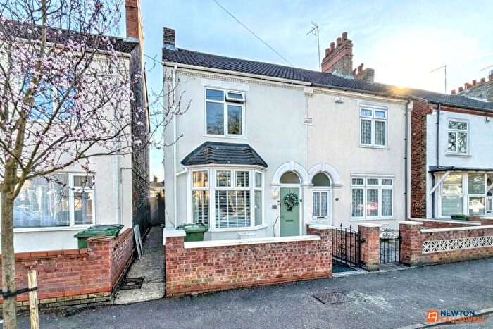 3 Bedroom Semi-Detached House For Sale In Queens Walk, Fletton, Peterborough, PE2