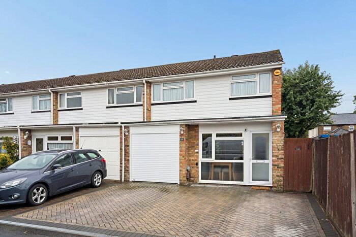 3 Bedroom House For Sale In Langtons Meadow, Farnham Common, SL2
