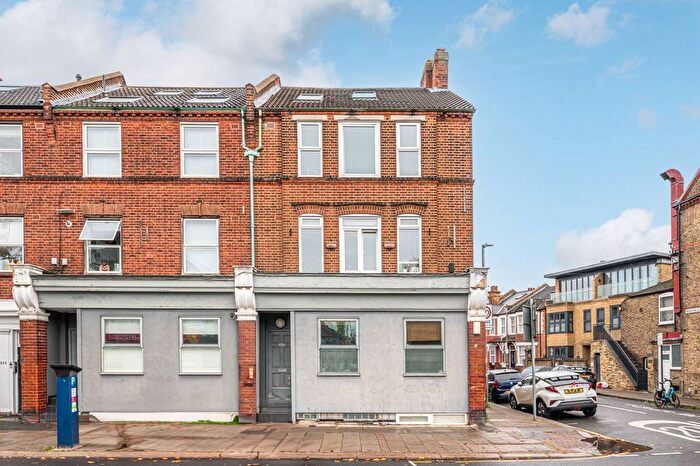 1 Bedroom Flat To Rent In Garratt Lane, Earlsfield, London, SW17
