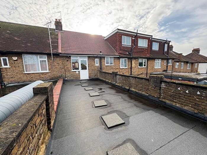 2 Bedroom Apartment To Rent In Eastcote Lane, Harrow, HA2