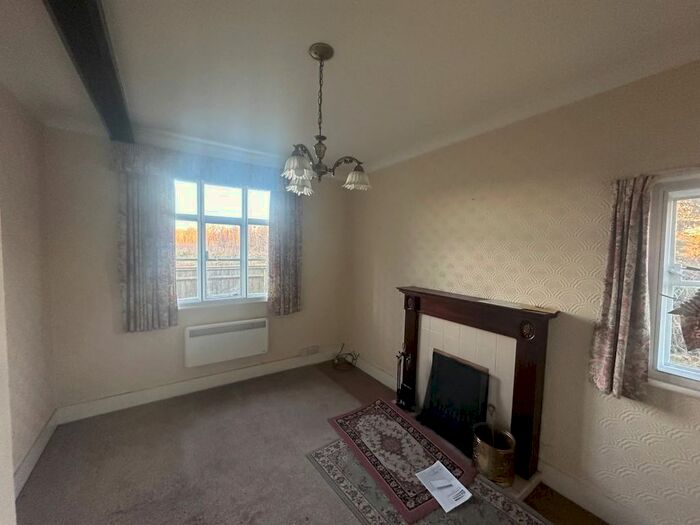 3 Bedroom SemiDetached House For Sale In Stratford Road, Sherbourne