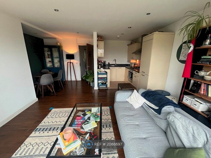 2 Bedroom Flat To Rent In Regency Court, London, SE8