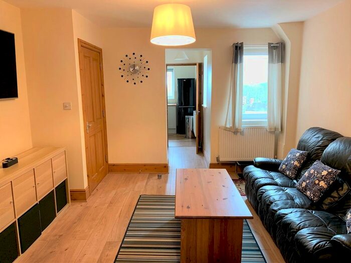 2 Bedroom Flat To Rent In Victoria Road, Swindon, SN1