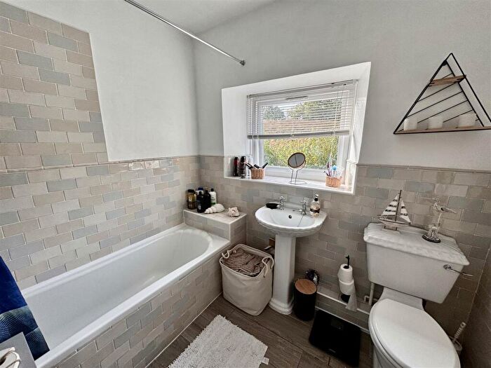 3 Bedroom Detached House For Sale In Llandeilo Road, Garnant, Ammanford, SA18