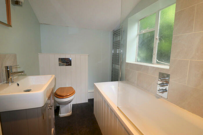 2 Bedroom Detached Bungalow To Rent In East Bergholt, CO7