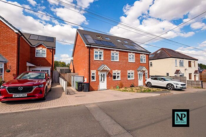 4 Bedroom Semi-Detached House For Sale In Dunns Lane, Dordon, B78