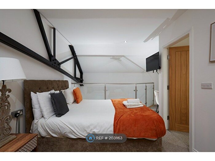 Studio To Rent In Deal House, Huddersfield, HD5