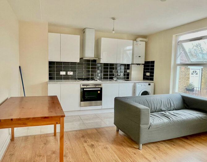 2 Bedroom Flat To Rent In London, SE15