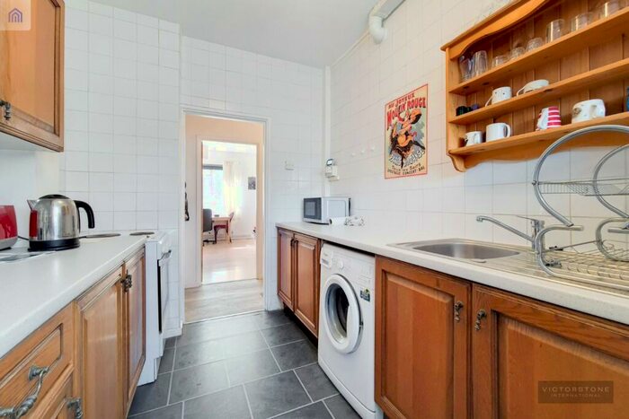 3 Bedroom Apartment To Rent In Marshall House, Cranston Estate, Shoreditch, London, N1