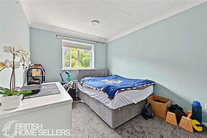 2 Bedroom End Of Terrace House For Sale In Spoondell, Dunstable, Bedfordshire, LU6