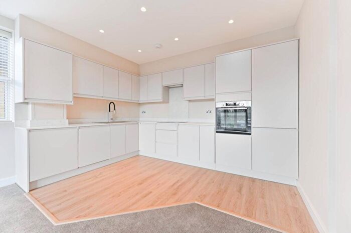 2 Bedroom Flat To Rent In Dunheved Road North, Croydon, Thornton Heath, CR7