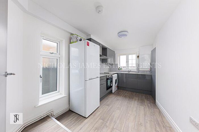 3 Bedroom Flat To Rent In Tudor Way, Southgate, London, N14