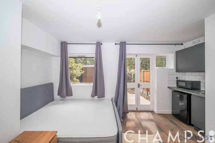 Studio To Rent In Ironmongers Place, London, E14