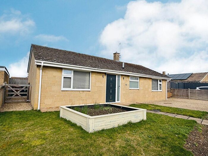 2 Bedroom Bungalow For Sale In Cromwell Close, Chalgrove, OX44