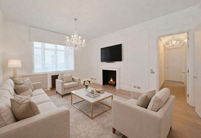 2 Bedroom Flat To Rent In George Street, Bryanston Court, W1H