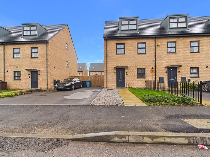 3 Bedroom End Terrace House For Sale In Brigham Grove, Hull, North Humberside, HU9