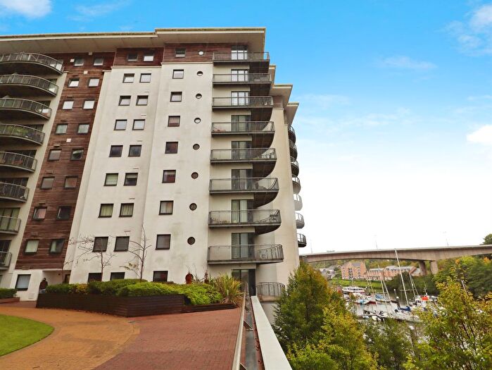 3 Bedroom Flat For Sale In Watkiss Way, Cardiff, CF11