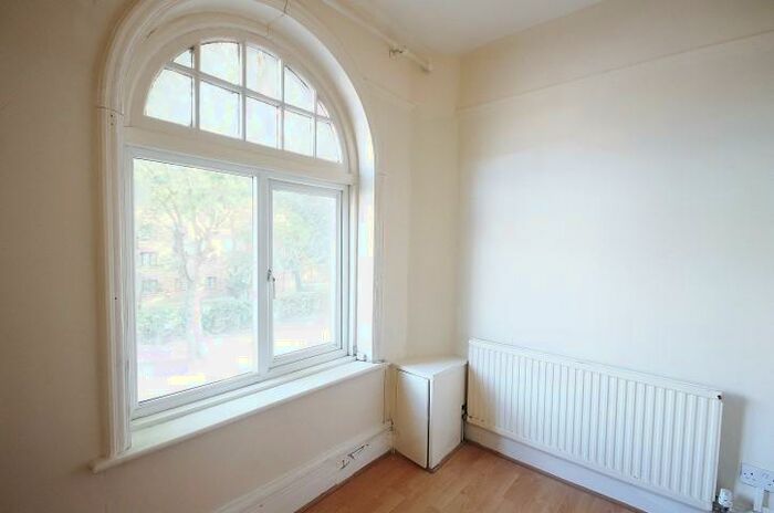 2 Bedroom Apartment To Rent In Flat, Headcorn Place, Thornton Heath, CR7