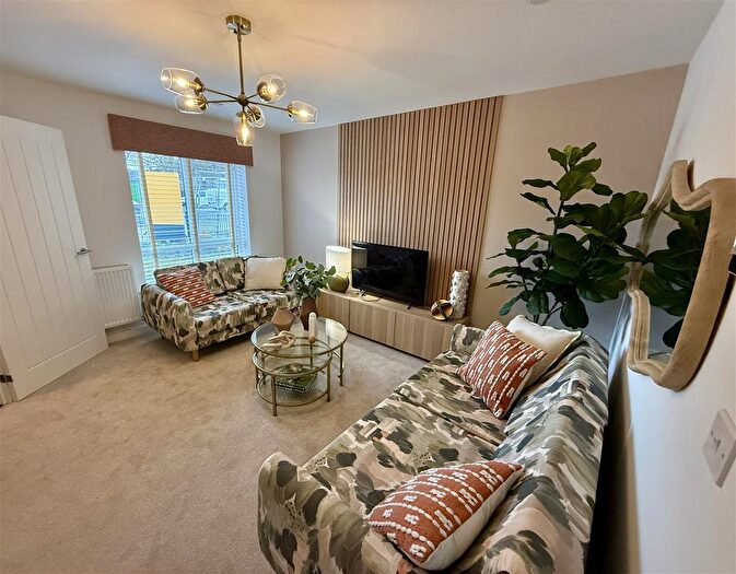 3 Bedroom Semi-Detached House For Sale In Roedeer Gardens, Bury, BL9