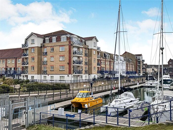 2 Bedroom Flat For Sale In The Piazza, Eastbourne, East Sussex, BN23
