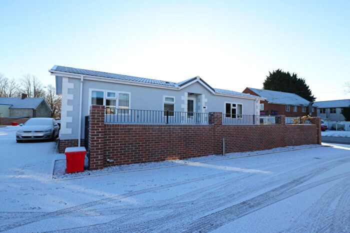 2 Bedroom Park Home For Sale In Chippenham, Wiltshire, SN15