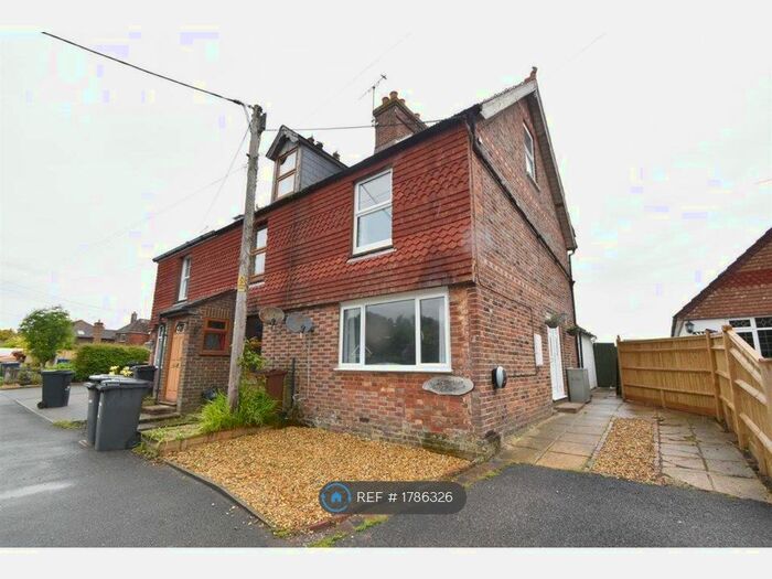 3 Bedroom Semi-Detached House To Rent In Sunnyside Villas, Battle, TN33