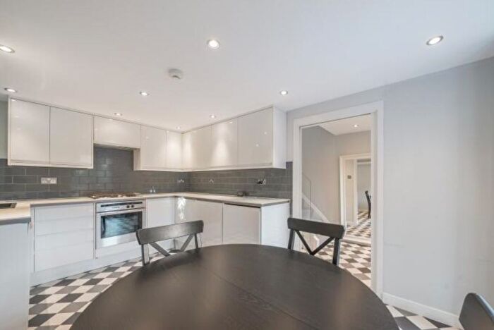 2 Bedroom End Terrace House To Rent In Trafalgar Close, Surrey Quays, SE16