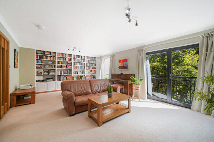 2 Bedroom Maisonette For Sale In / Damside, Dean Village, Edinburgh, EH4