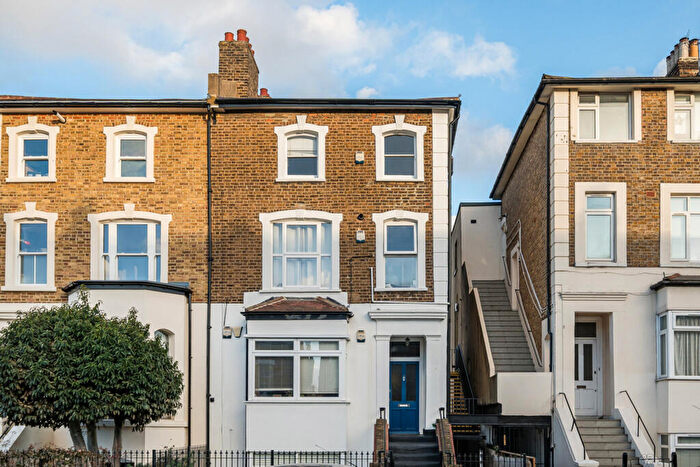 1 Bedroom Apartment For Sale In Lordship Lane, London, SE22