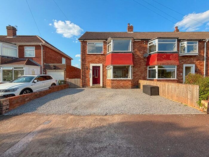 3 Bedroom Semi-Detached House For Sale In Glamis Crescent, Rowlands Gill, NE39
